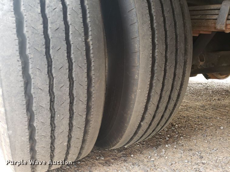 image for item DQ0565 2003 Ford E450 Super Duty  ambulance