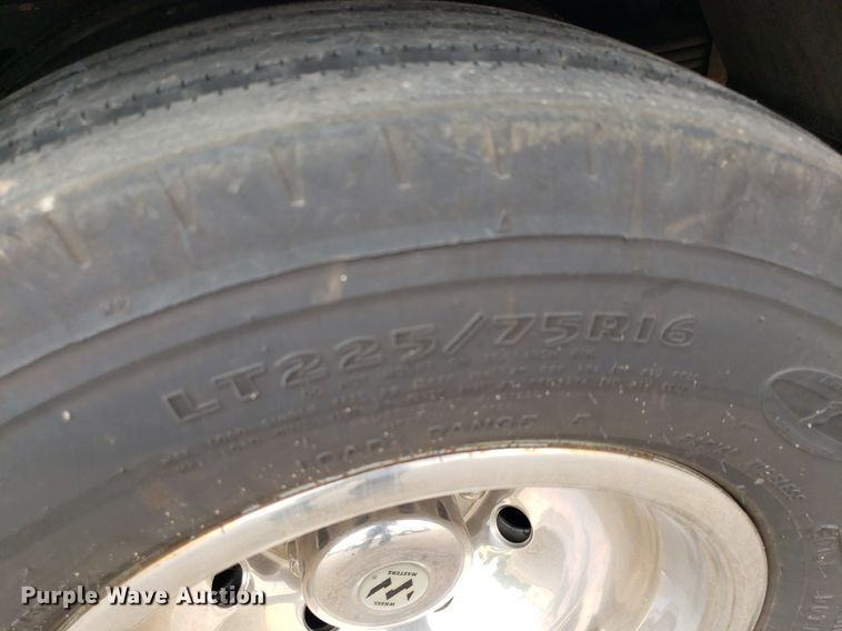 image for item DQ0565 2003 Ford E450 Super Duty  ambulance