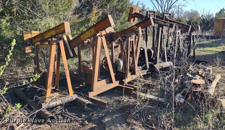 image for item DQ1627 (7) pump jacks