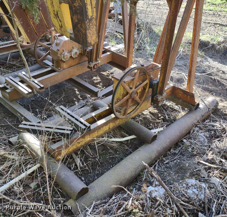 image for item DQ1627 (7) pump jacks
