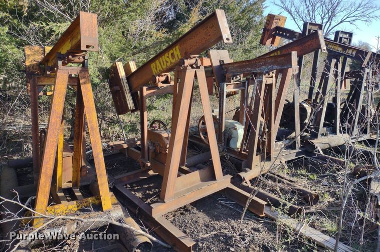 image for item DQ1627 (7) pump jacks