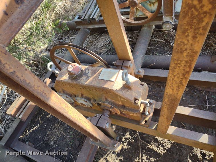 image for item DQ1627 (7) pump jacks