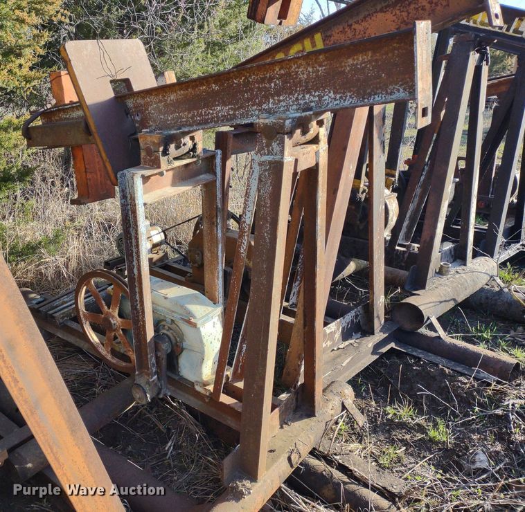 image for item DQ1627 (7) pump jacks