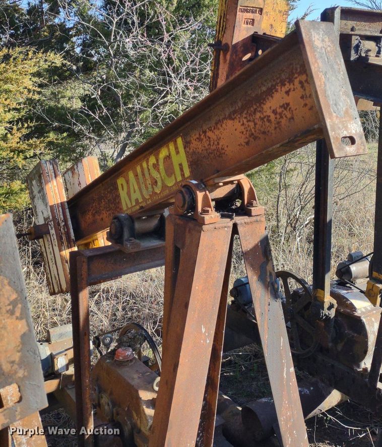 image for item DQ1627 (7) pump jacks