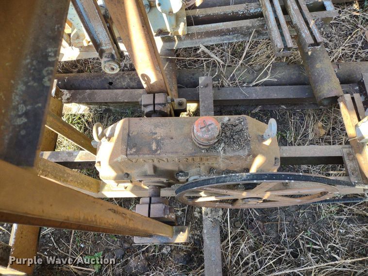 image for item DQ1627 (7) pump jacks