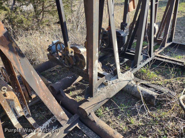 image for item DQ1627 (7) pump jacks