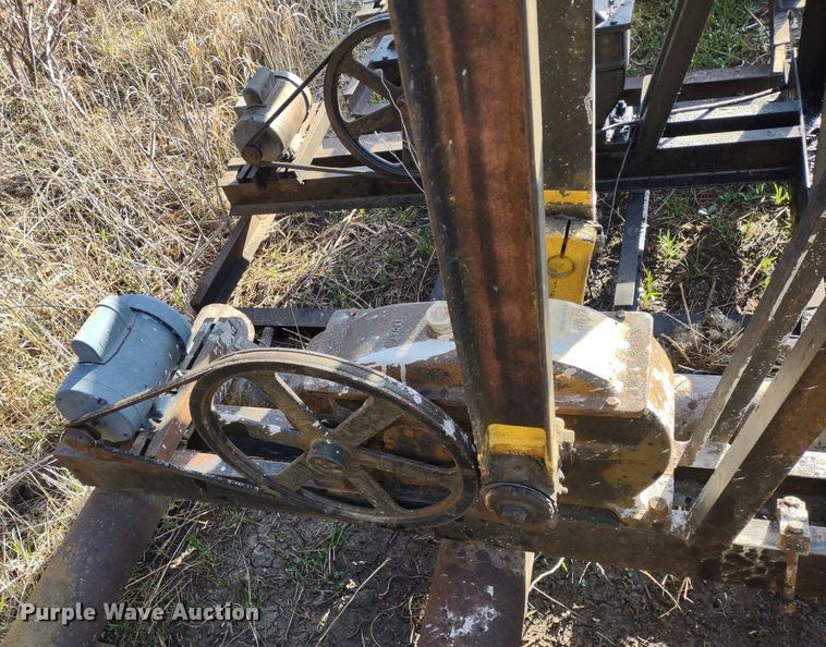 image for item DQ1627 (7) pump jacks