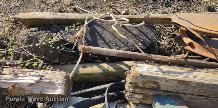 image for item DQ1627 (7) pump jacks