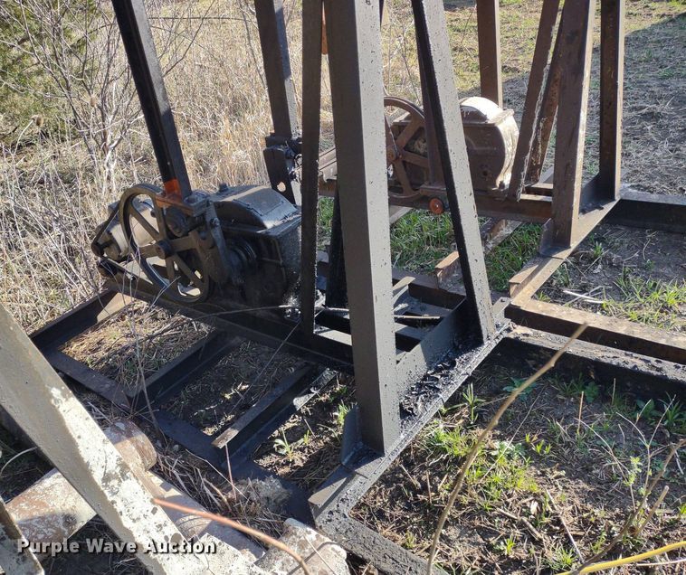 image for item DQ1627 (7) pump jacks