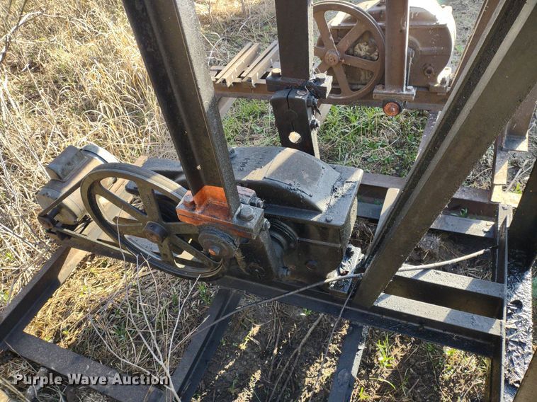 image for item DQ1627 (7) pump jacks