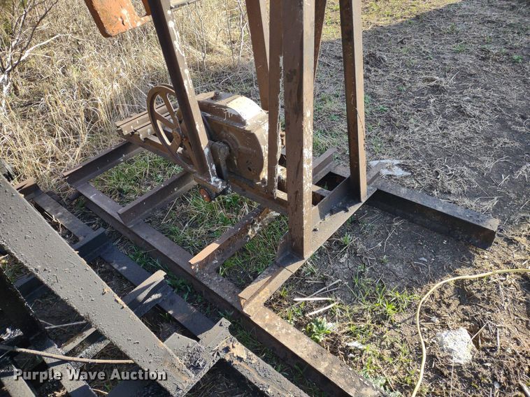 image for item DQ1627 (7) pump jacks