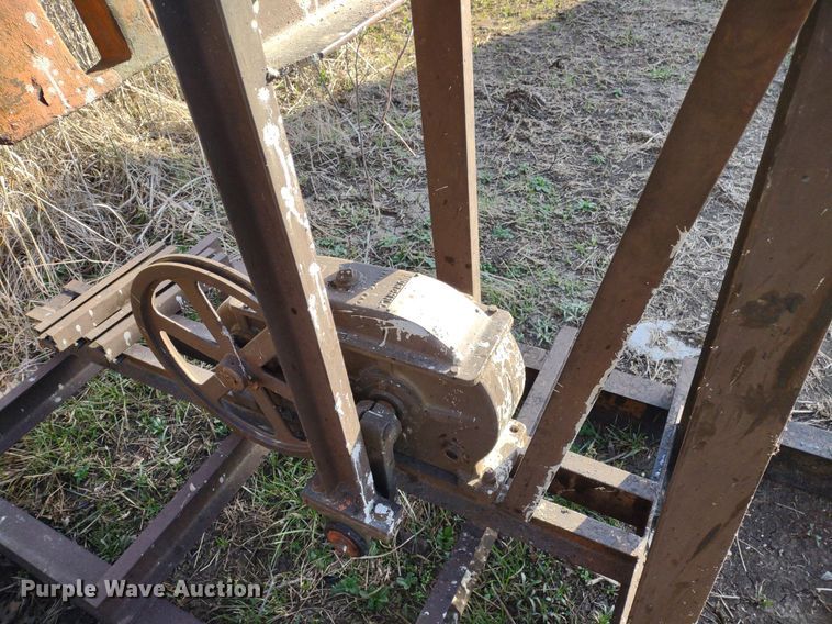 image for item DQ1627 (7) pump jacks