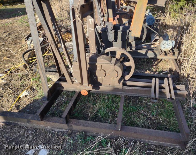 image for item DQ1627 (7) pump jacks