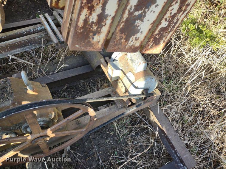 image for item DQ1627 (7) pump jacks