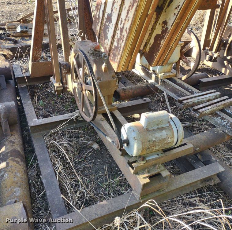 image for item DQ1627 (7) pump jacks