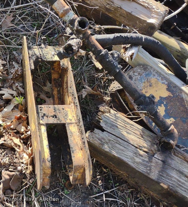 image for item DQ1627 (7) pump jacks