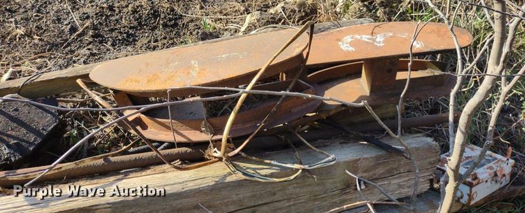 image for item DQ1627 (7) pump jacks