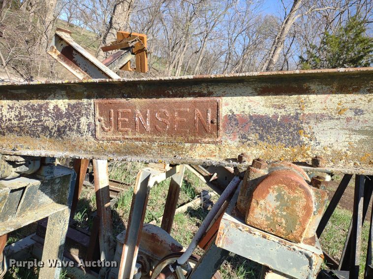 image for item DQ1629 (20) pump jacks