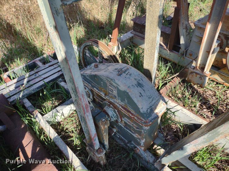 image for item DQ1629 (20) pump jacks