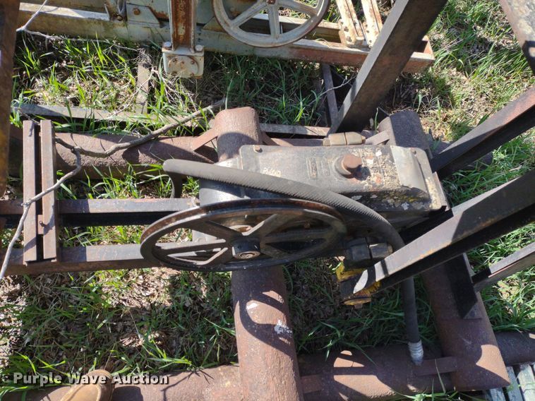 image for item DQ1629 (20) pump jacks