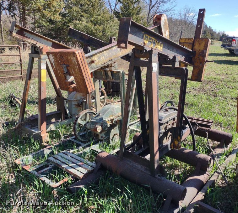 image for item DQ1629 (20) pump jacks