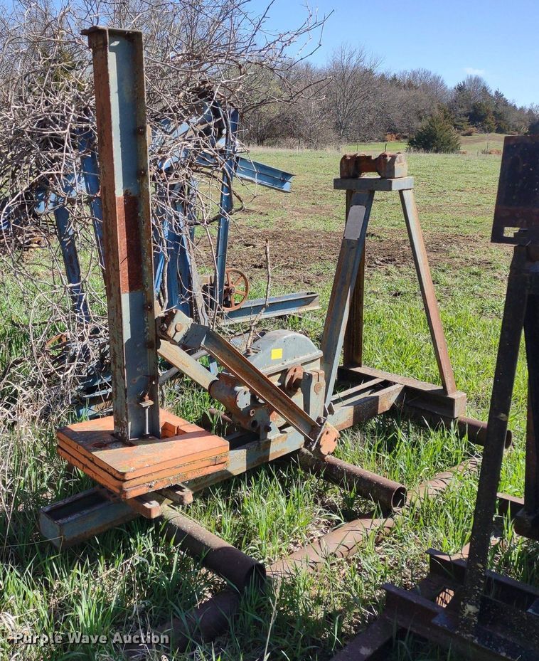 image for item DQ1629 (20) pump jacks