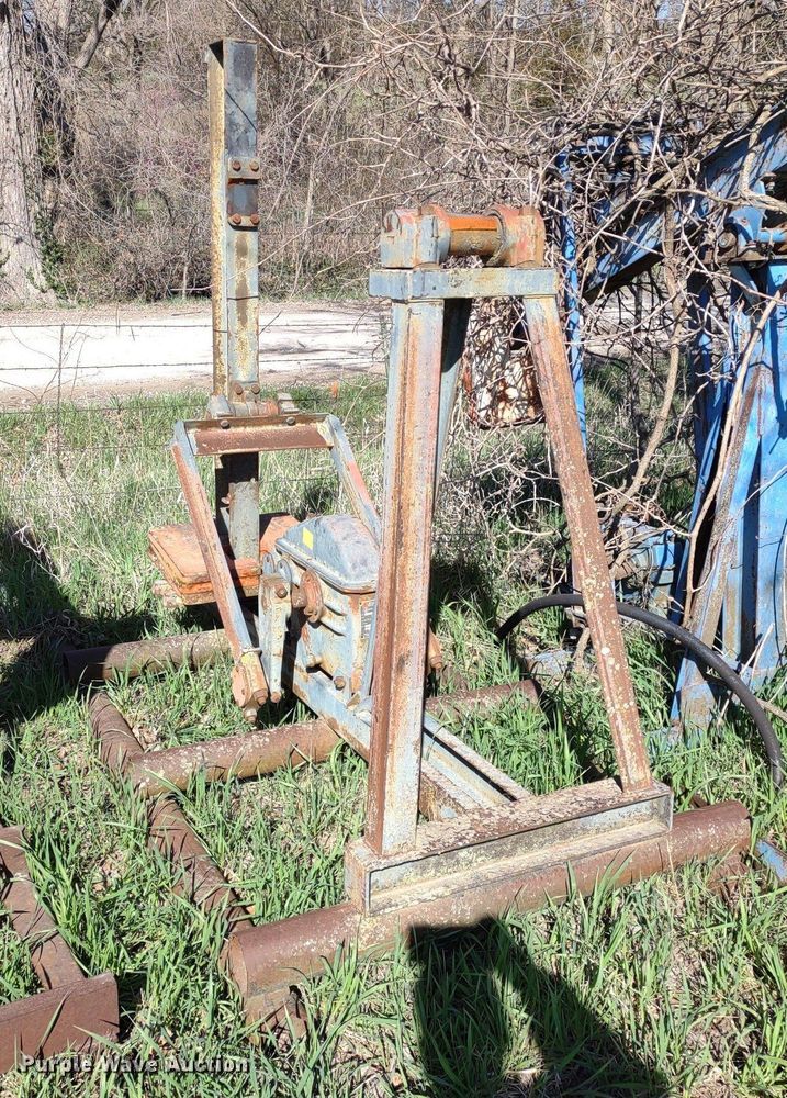 image for item DQ1629 (20) pump jacks