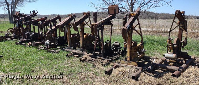 image for item DQ1631 (15) pump jacks