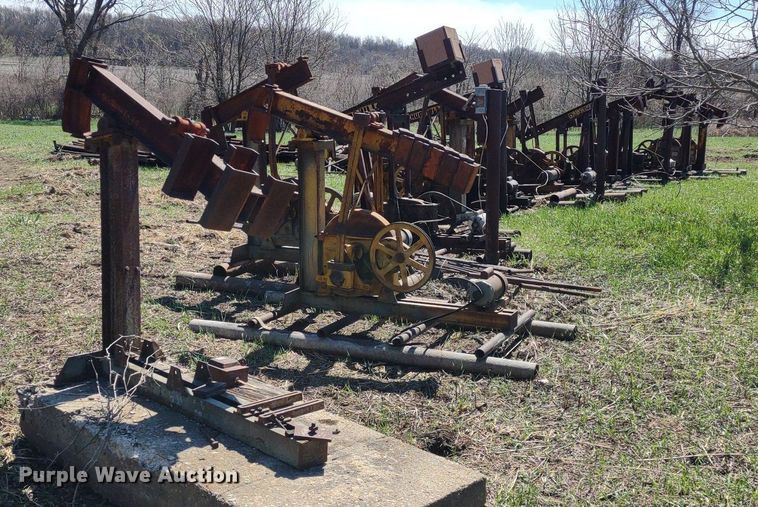 image for item DQ1631 (15) pump jacks