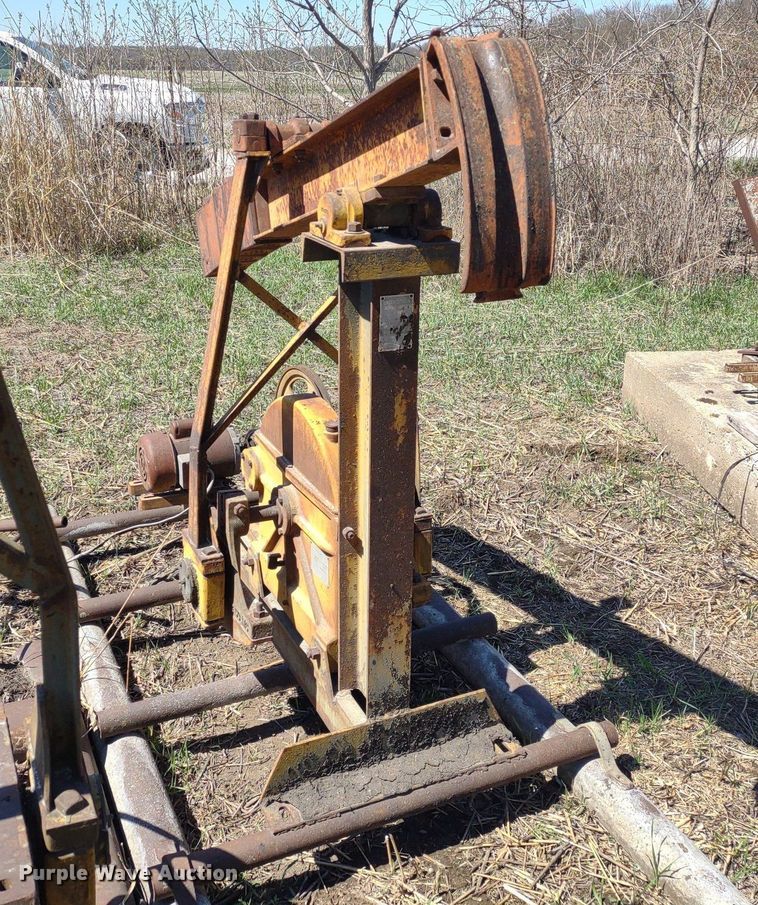 image for item DQ1631 (15) pump jacks