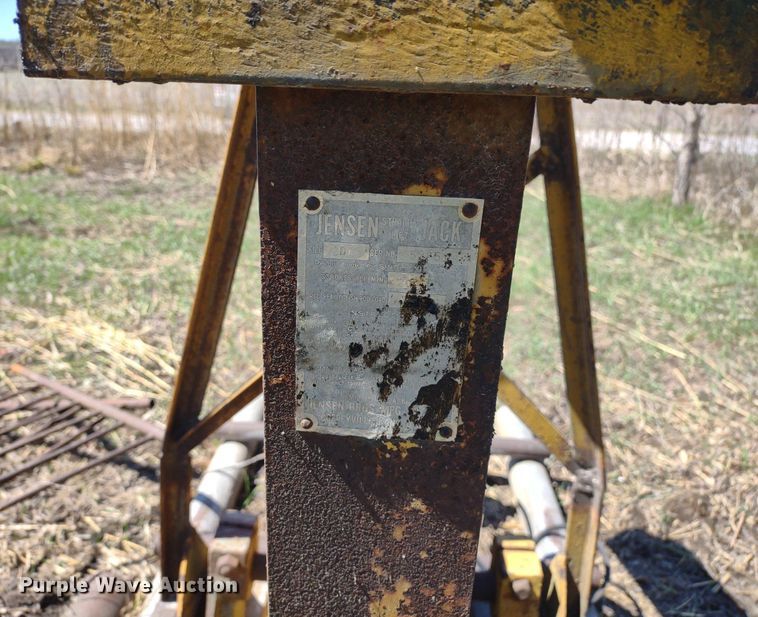 image for item DQ1631 (15) pump jacks