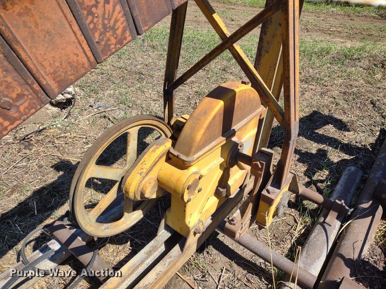 image for item DQ1631 (15) pump jacks