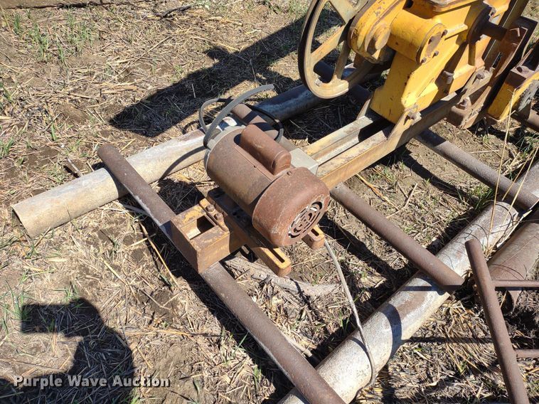image for item DQ1631 (15) pump jacks