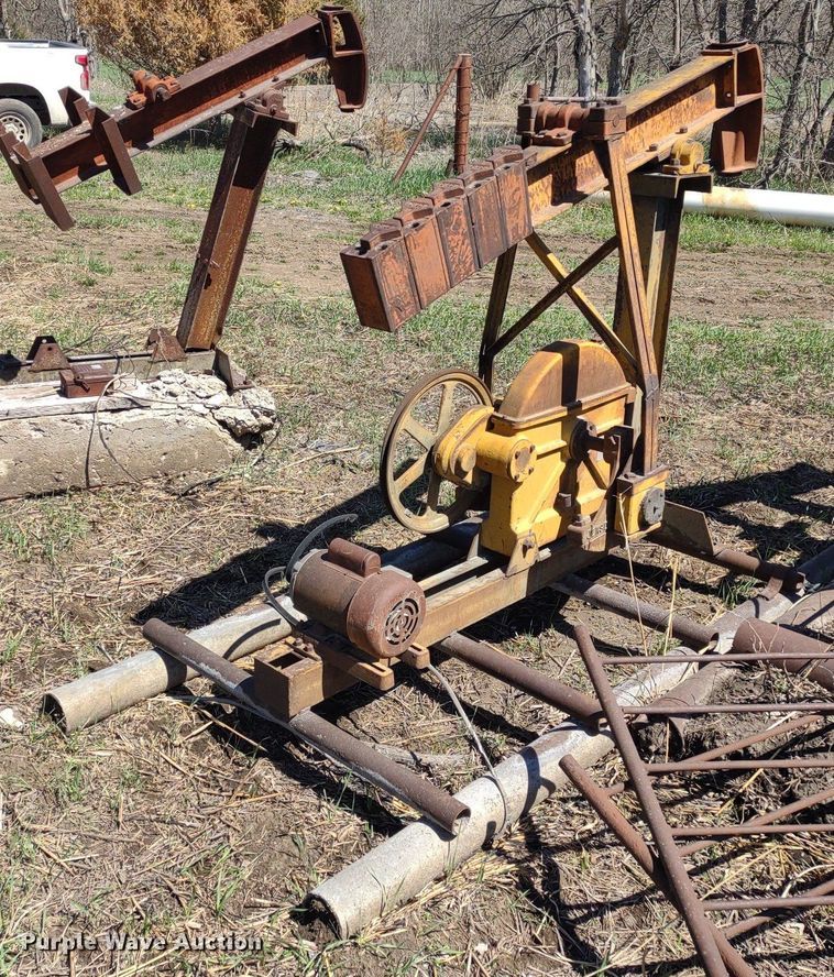 image for item DQ1631 (15) pump jacks