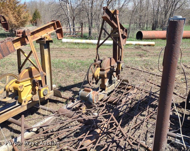 image for item DQ1631 (15) pump jacks