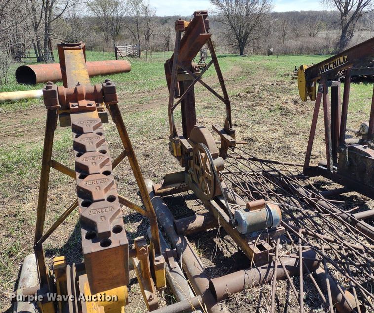 image for item DQ1631 (15) pump jacks