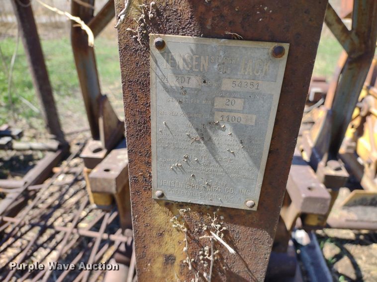 image for item DQ1631 (15) pump jacks