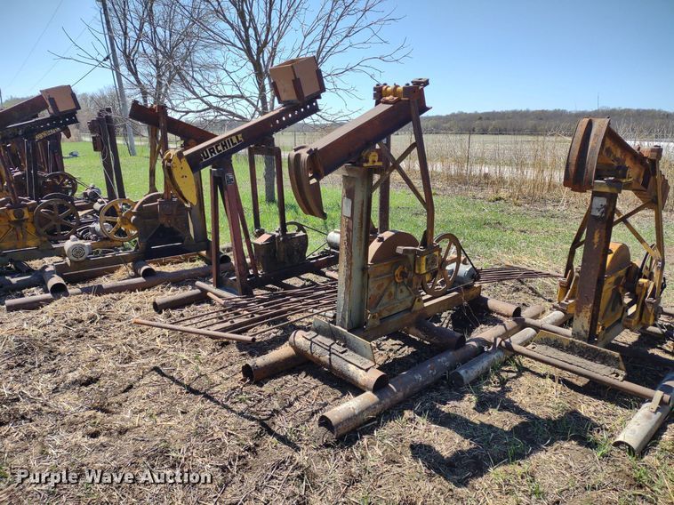 image for item DQ1631 (15) pump jacks