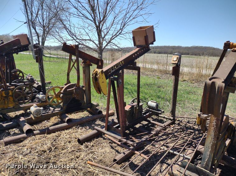 image for item DQ1631 (15) pump jacks