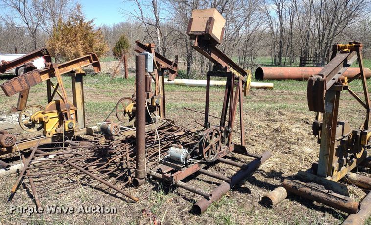 image for item DQ1631 (15) pump jacks