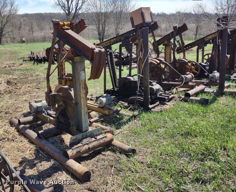 image for item DQ1631 (15) pump jacks