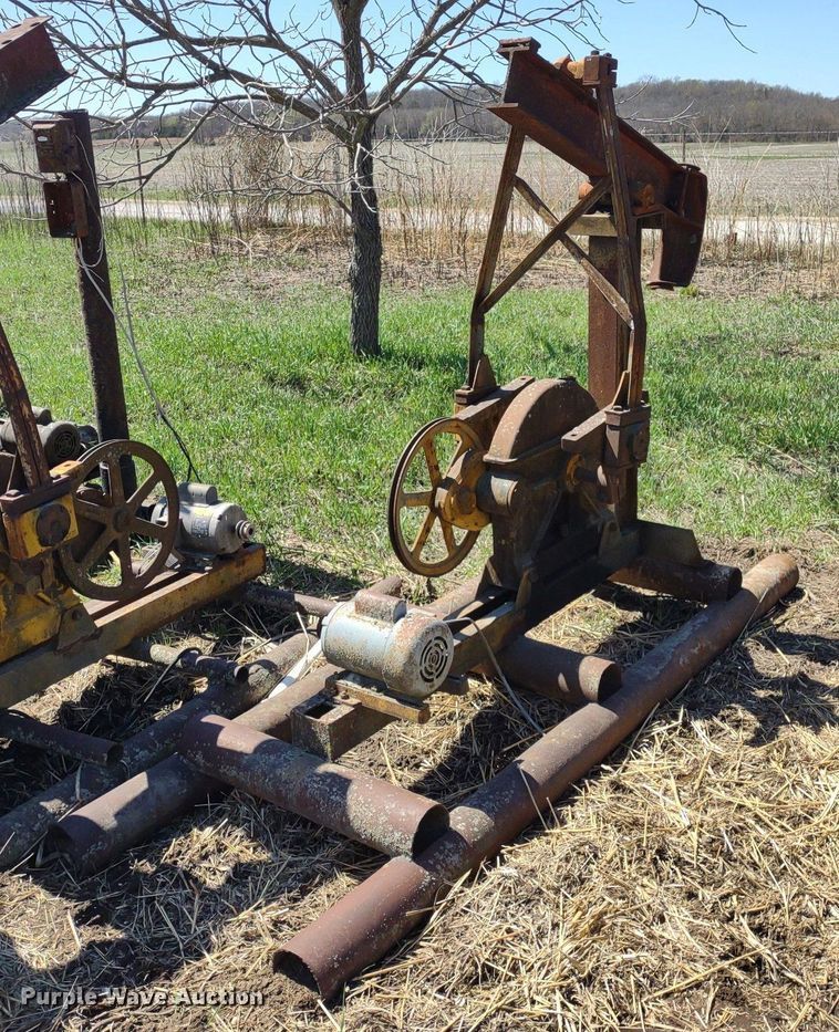 image for item DQ1631 (15) pump jacks