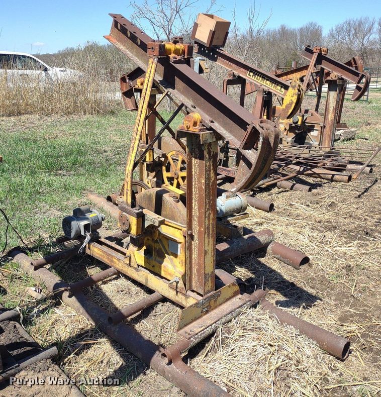 image for item DQ1631 (15) pump jacks