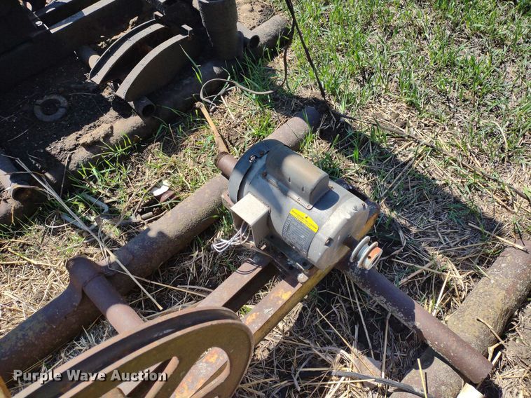 image for item DQ1631 (15) pump jacks