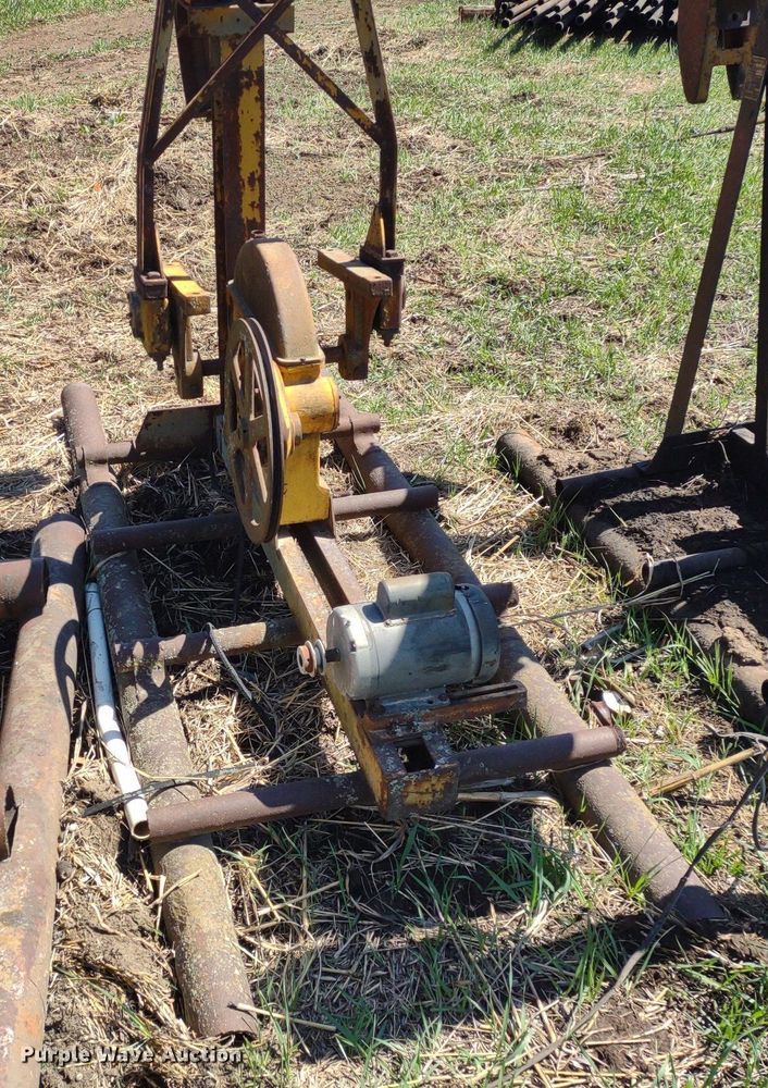 image for item DQ1631 (15) pump jacks