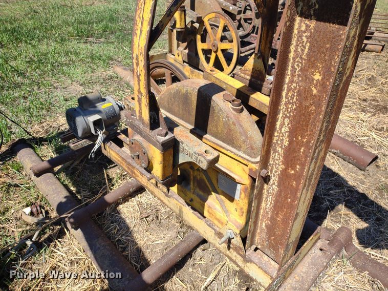 image for item DQ1631 (15) pump jacks