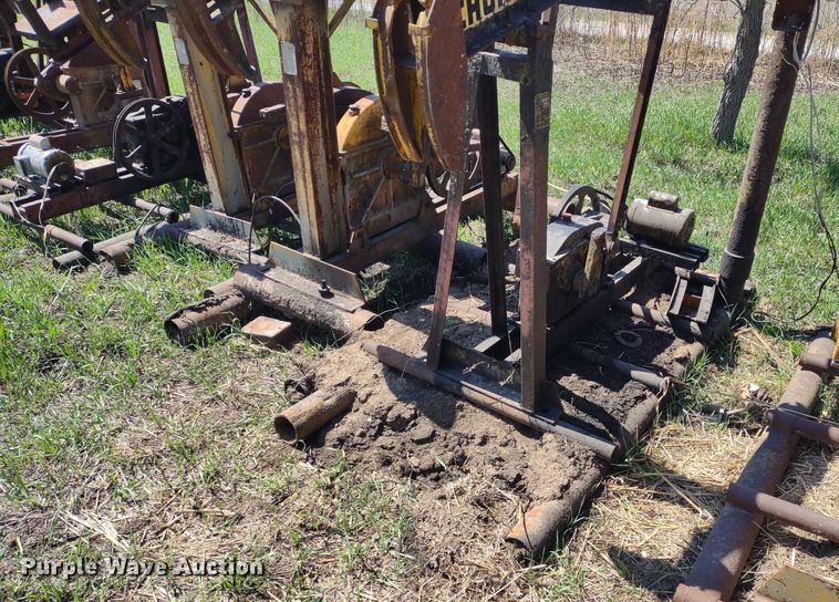 image for item DQ1631 (15) pump jacks