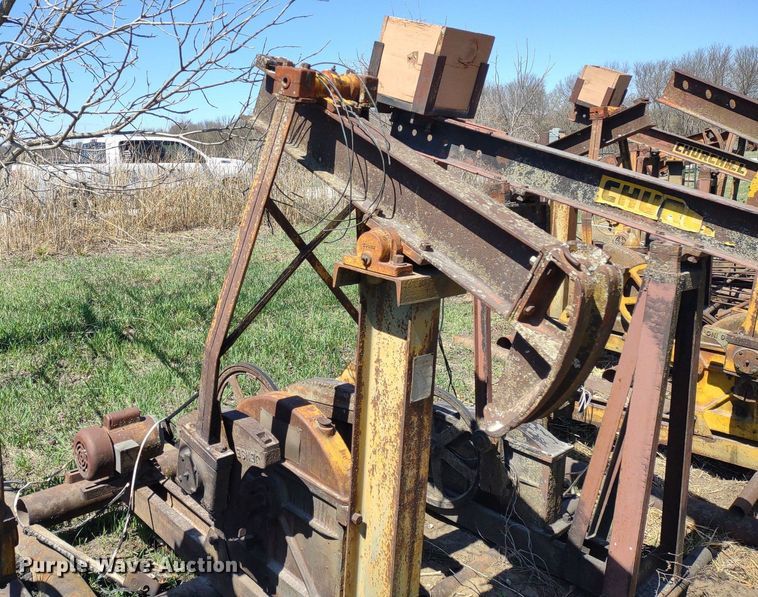 image for item DQ1631 (15) pump jacks