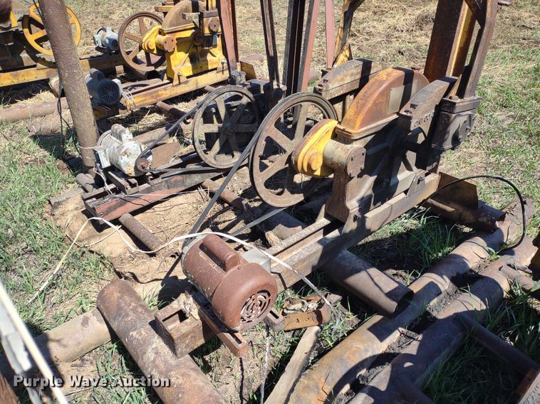 image for item DQ1631 (15) pump jacks