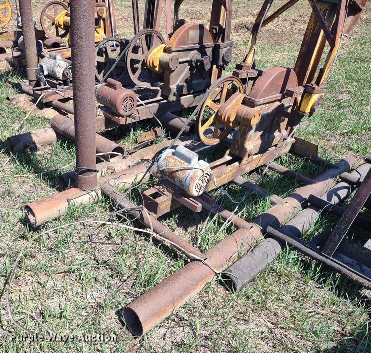 image for item DQ1631 (15) pump jacks